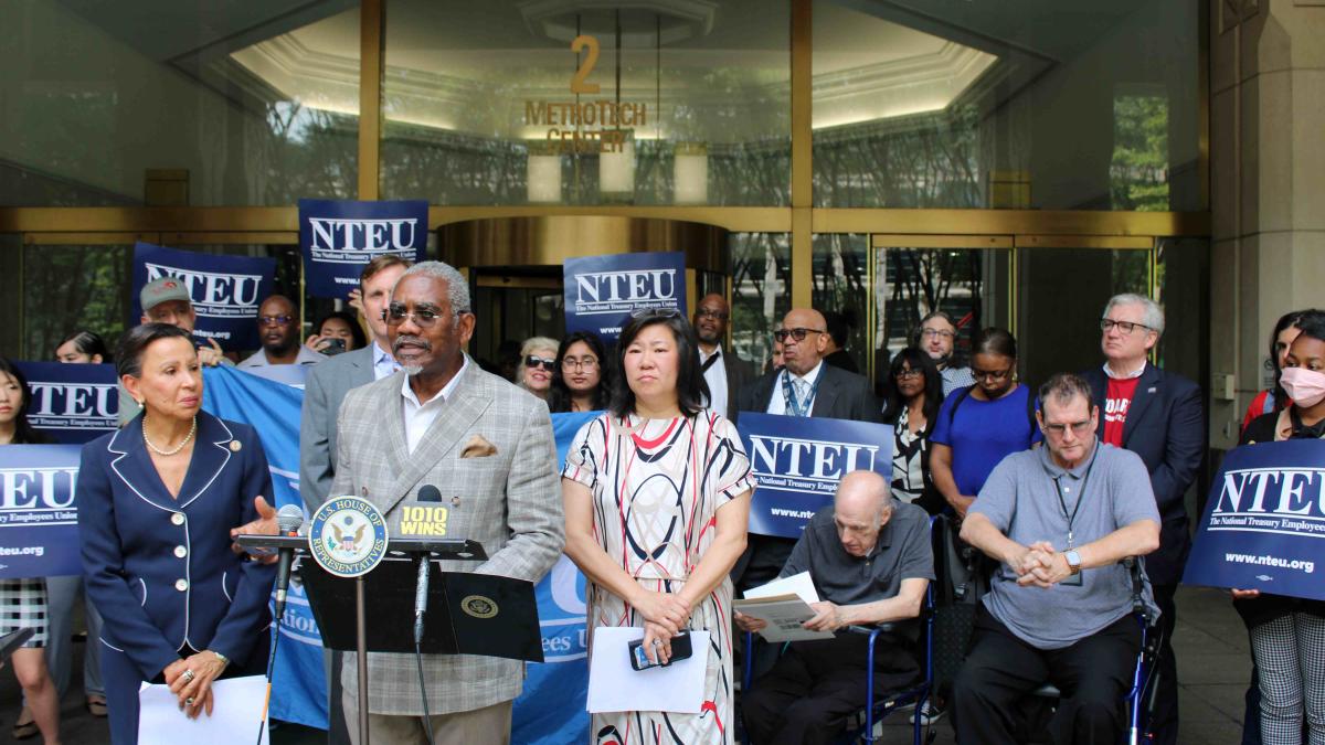 Rep. Meeks and other Members of Congress at IRS Press Conference in Brooklyn 